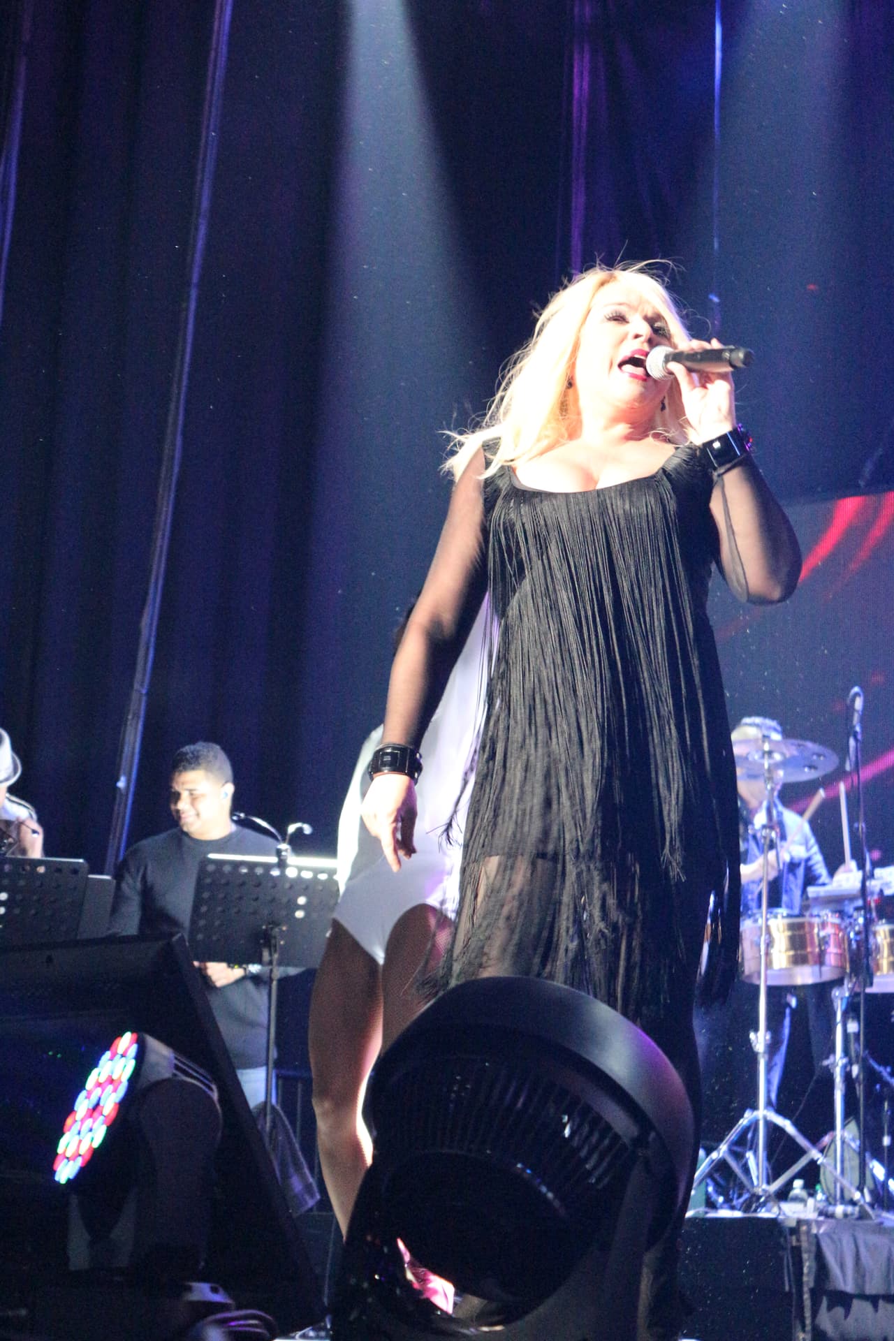 “Gracias a KQ por esta invitación espectacular... de venir a compartir una noche de amorrrrrr en el Choliseo”-Ednita Nazario.