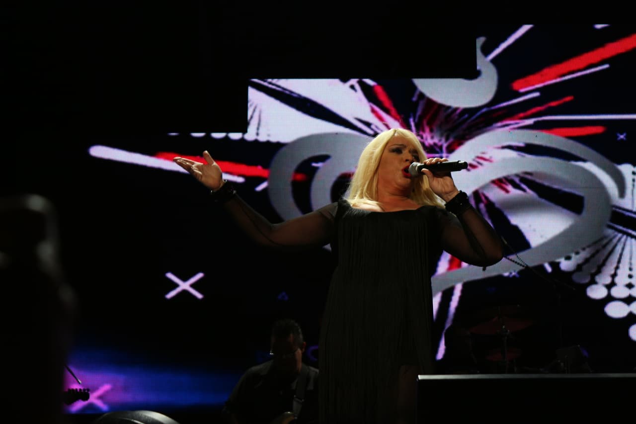 “Gracias a KQ por esta invitación espectacular... de venir a compartir una noche de amorrrrrr en el Choliseo”-Ednita Nazario.