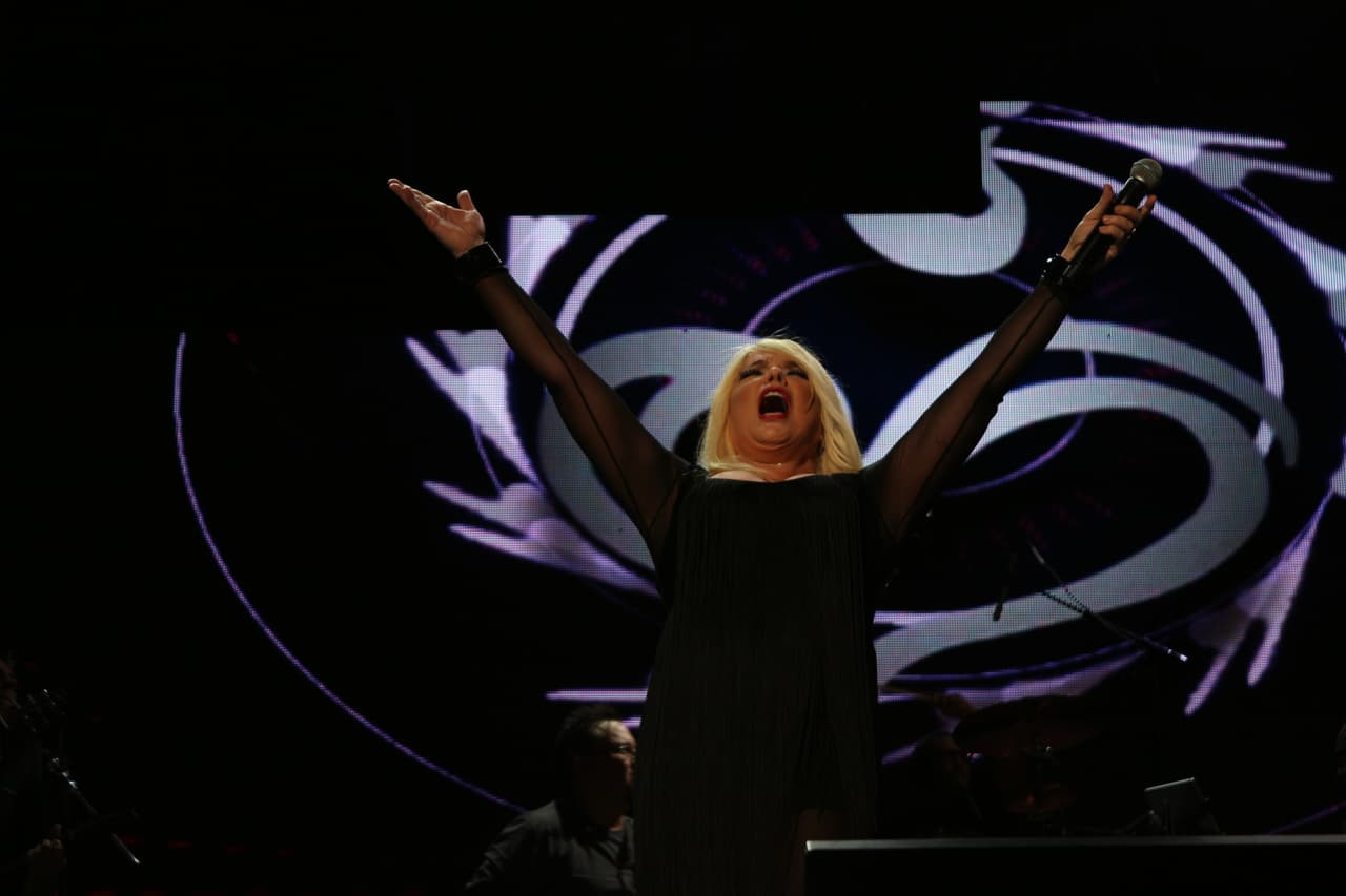 “Gracias a KQ por esta invitación espectacular... de venir a compartir una noche de amorrrrrr en el Choliseo”-Ednita Nazario.