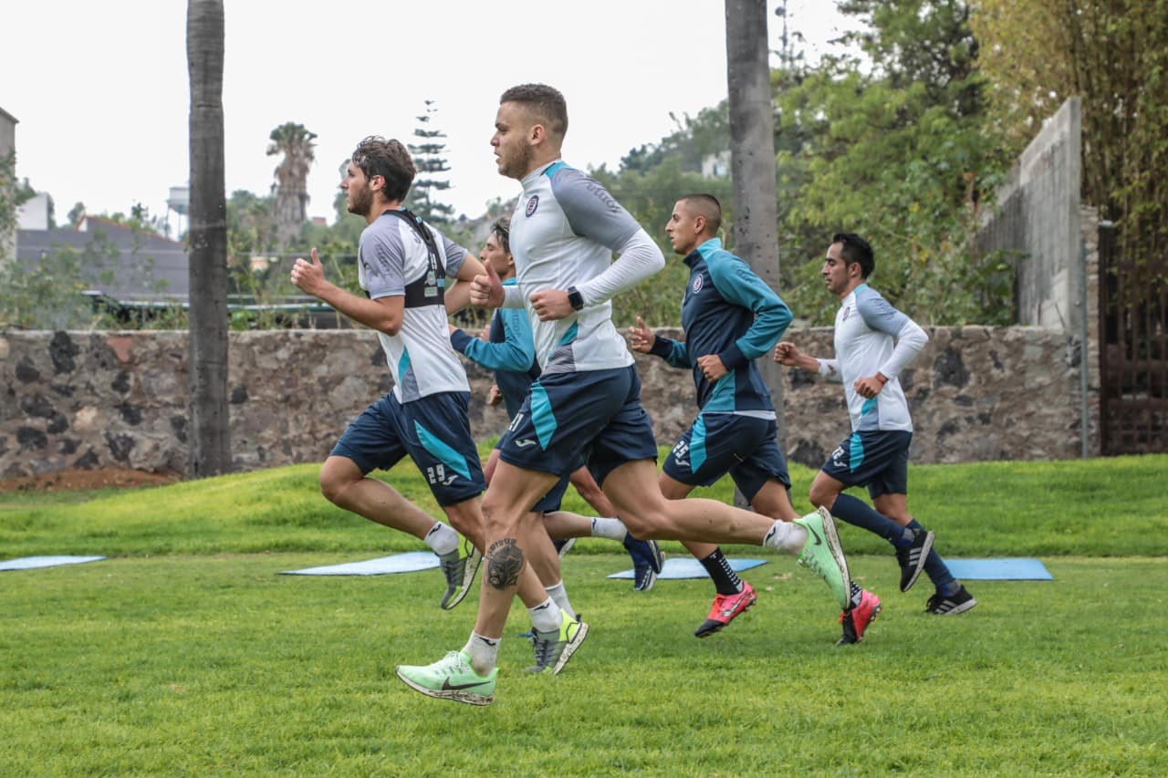 Cabecita y Baca entrenan con Cruz Azul tras superar el COVID-19