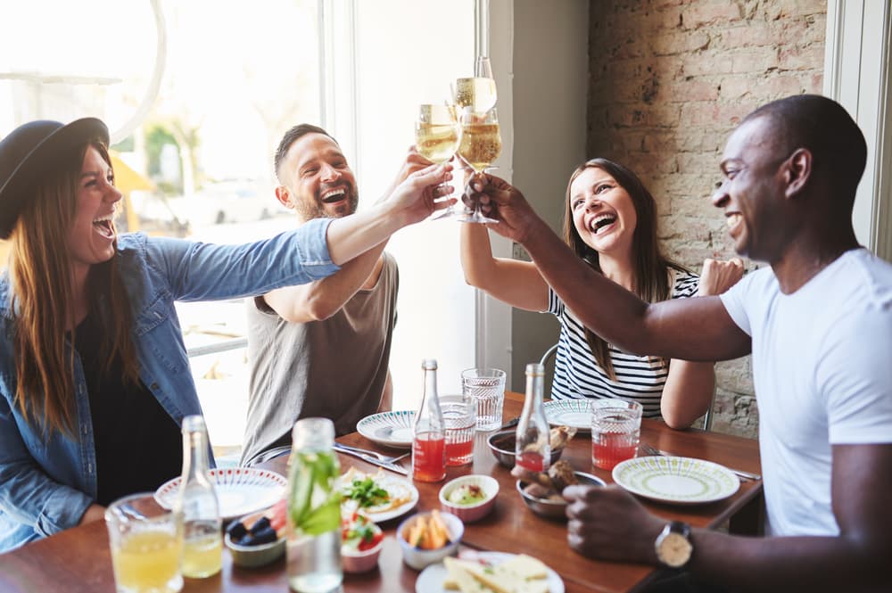 En este Mes del Mono existe una buena compatibilidad amorosa con la Oveja
<br>
<b>Oportunidades que debes aprovechar este mes:</b> lo no previsto, una reunión inesperada que agrupa en sí a gente de diferentes criterios y raíces de las cuales aprenderás mucho. No las dejes pasar de lado.
<br>
<b>Peligros que debes evitar:</b> la susceptibilidad emocional, dejarte llevar por valores falsos, vanidad o aparentar lo que no eres tanto económica como socialmente.
<br>