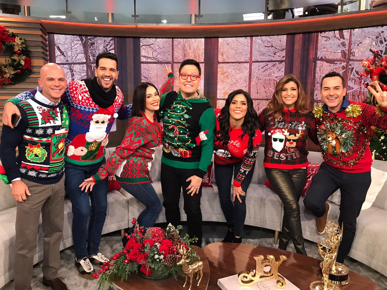 El pasado viernes 20 de diciembre nadie del equipo de Despierta América se quedó sin lucir un
<a href="https://www.univision.com/shows/despierta-america/nadie-en-despierta-america-se-quedo-sin-lucir-su-ugly-sweater-cual-fue-el-mas-feo-de-todos-fotos" target="_blank">'ugly sweater'</a>, con ello empezó la cuenta regresiva para vivir los días más esperados del año.