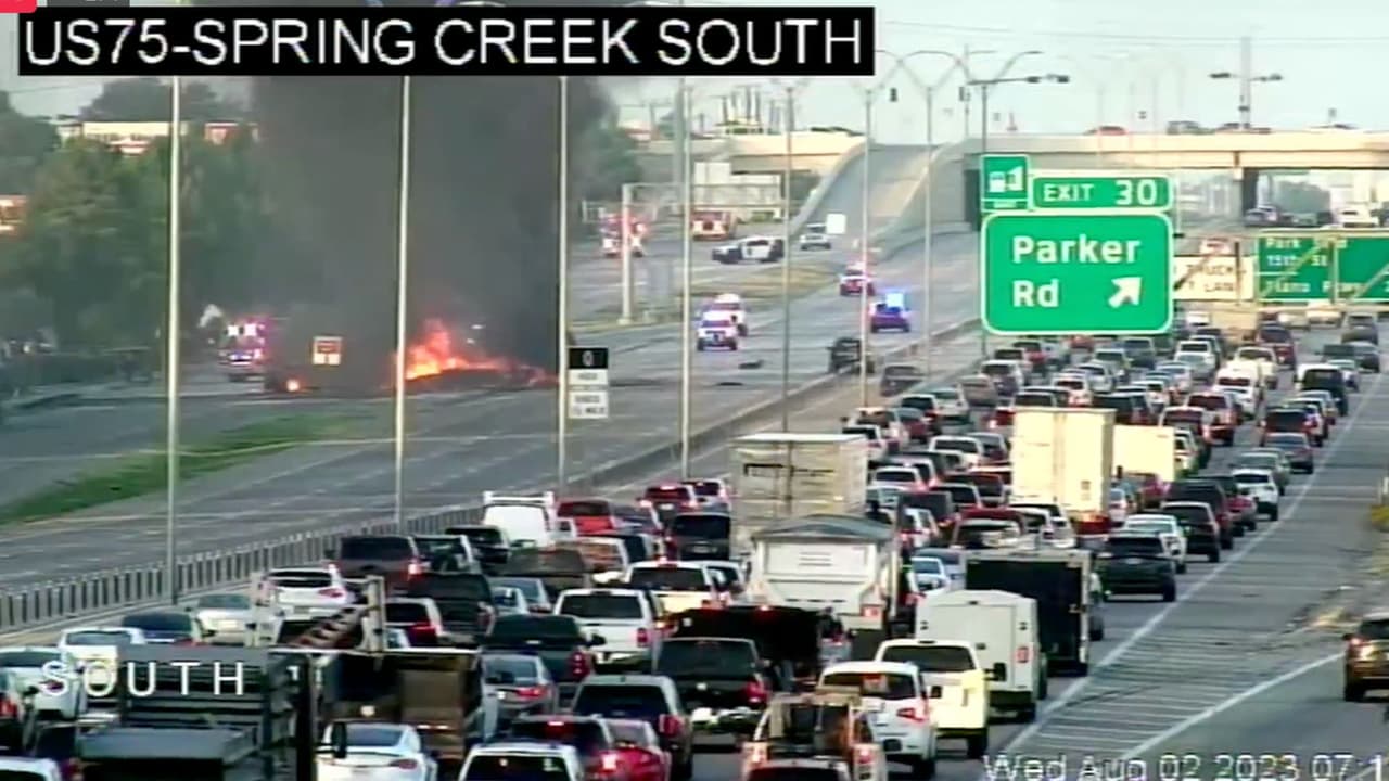 El tráfico en la US-75 a la altura de Spring Creek colapsó por horas, mientras que el incendio del camión seguí sin ser controlado.