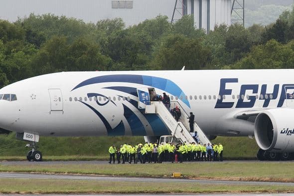 43- Egyptair, la aerolínea de Egipto, tuvo que lamentar la muerte de 448 personas.