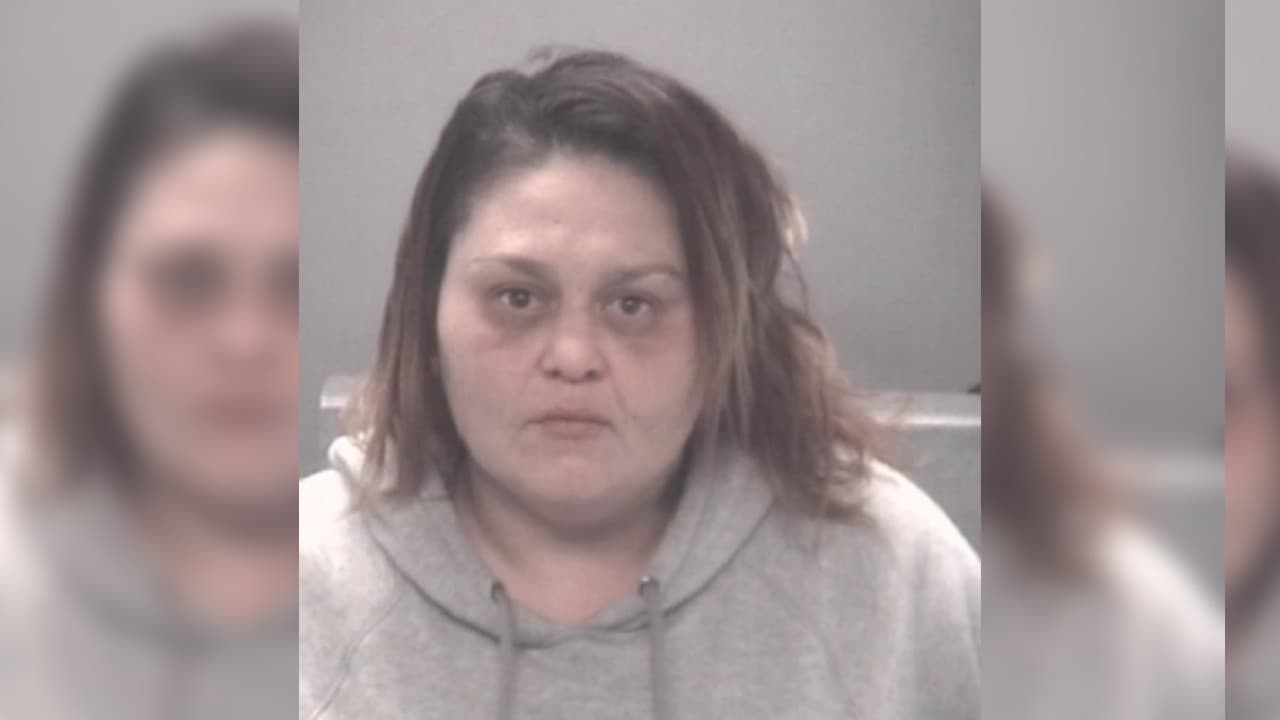 Arrestan a madre que tres veces dio metanfetaminas a un adolescente en Pasco