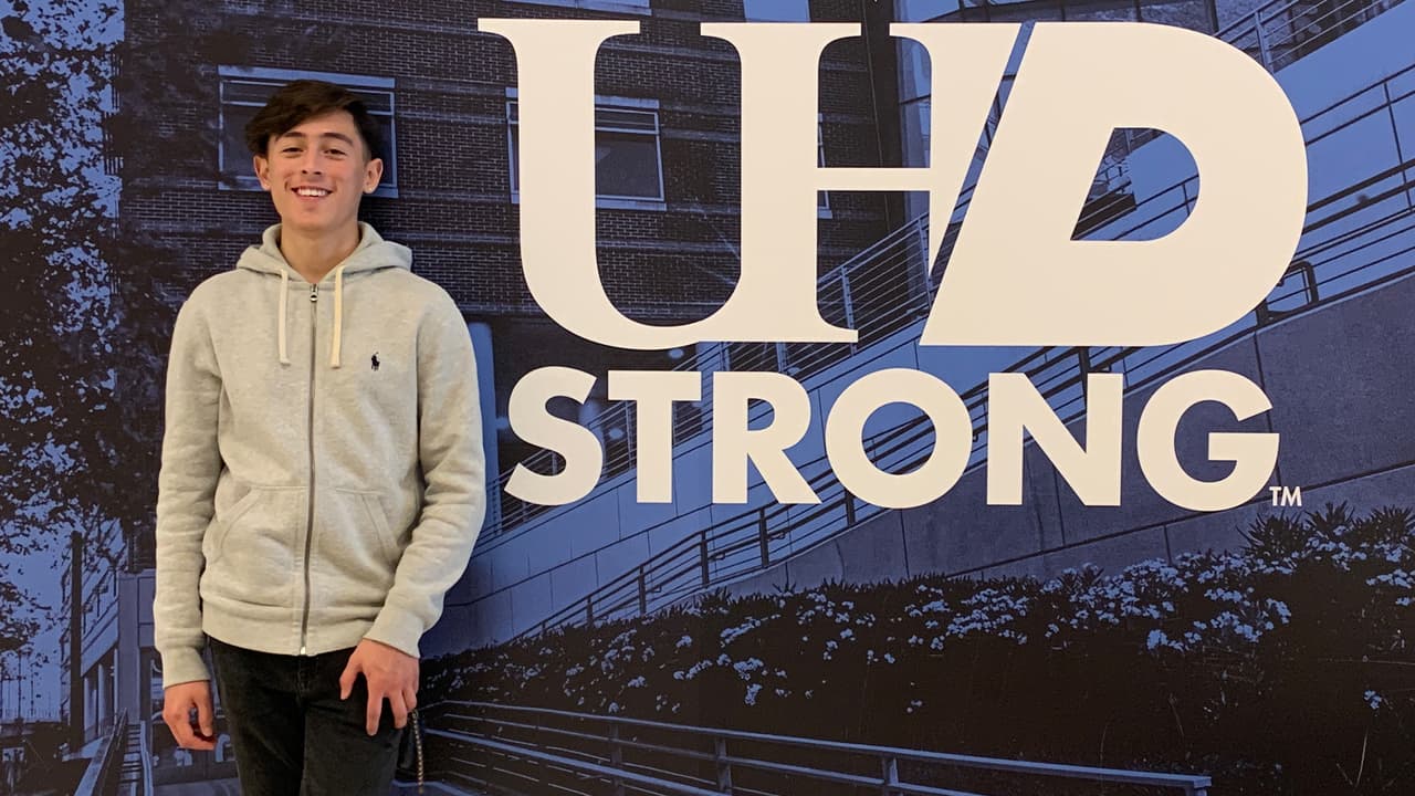 “Si quieres algo, búscalo”: ganador de beca “Tu Futuro” de Univision Houston y UHD