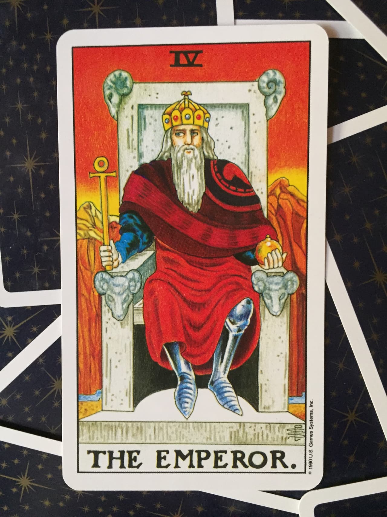 Que te salga esta carta puede tener varias interpretaciones según tu lectura. Puede implicar que estás destinado a cosas mejores, que vas a adquirir una mayor responsabilidad, que debes ejercer tu poder interno para derrumbar a tus enemigos y asumir la autoridad y control de tu vida...