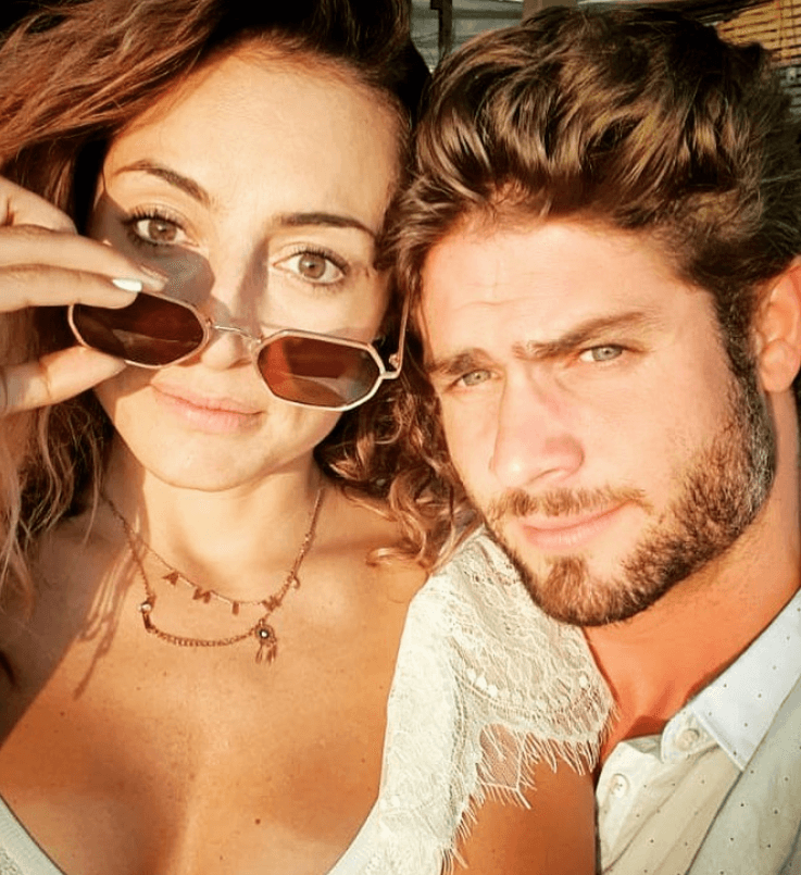 Aunque fueron discretos al inicio, en agosto lo confirmaron en redes sociales y era común verlos juntos en videos y fotografías.
<br>