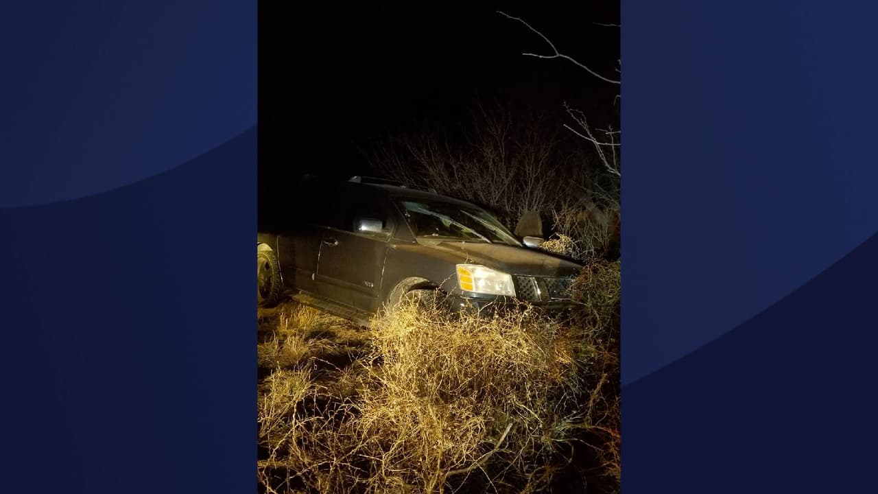 El conductor del auto fue identificado como Christian Fernando Torres Lagarda, de 20 años, quien “también estaba ilegalmente en los Estados Unidos”. Según reportes, las personas aprendidas fueron llevadas a la estación de la Patrulla Fronteriza en el área de Naco.