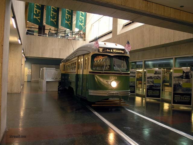 <b><a href="http://www.septa.org/store/" target="_blank">Museo de Tránsito SEPTA</a></b>: ¡Todos a bordo! Conozca la historia histórica de la agencia de tránsito de la ciudad y vea de primera mano el funcionamiento interno de trenes, trolebuses y autobuses.