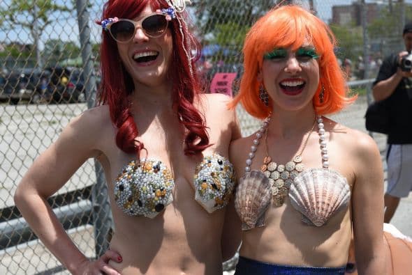 La gente sigue viajando al sur de Brooklyn para disfrutar de la playa, las atracciones y los populares perritos calientes, pero la zona está lejos del glamour de antaño.