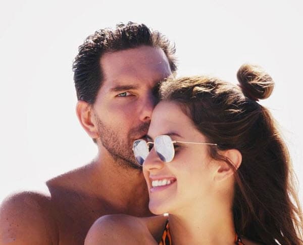 El pasado 14 de febrero 
<a href="https://www.univision.com/entretenimiento/mira-la-cara-de-arap-bethke-cuando-le-preguntaron-si-se-casaria-con-ivana-de-maria-video">Arap Bethke e Ivana de María cumplieron un año de relación</a>, ellos quedaron flechados en las grabaciones de la serie 'La Piloto' (2017).