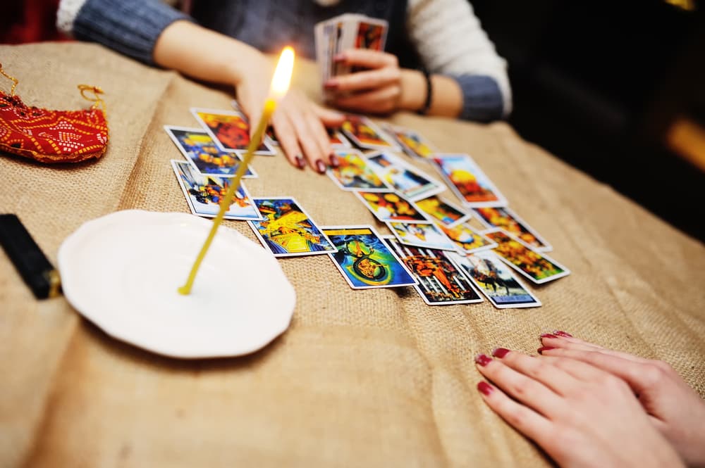 La quinta posición es para 
<b>LEO</b>, y tiene que ver con todos los 
<b>placeres</b> que tenemos en nuestra vida. Pueden ser sobre su aficiones, hobbies, costumbres, cosas que realmente disfruta hacer, asuntos de creatividad u oportunidades para satisfacer y estimular su propio bienestar y crecimiento.