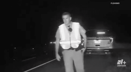 Patrulleros estuvieron a punto de ser atropellados en autopista de Florida