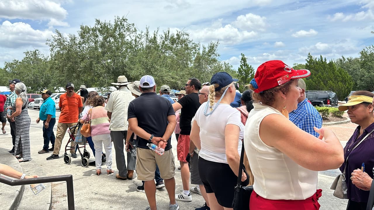 Para estas elecciones, el INE implementó iniciativas inéditas, como permitir el sufragio a personas en prisión preventiva, habilitar el voto anticipado y
<b>expandir el voto de mexicanos en el extranjero, a través de tres diferentes modalidades</b>.