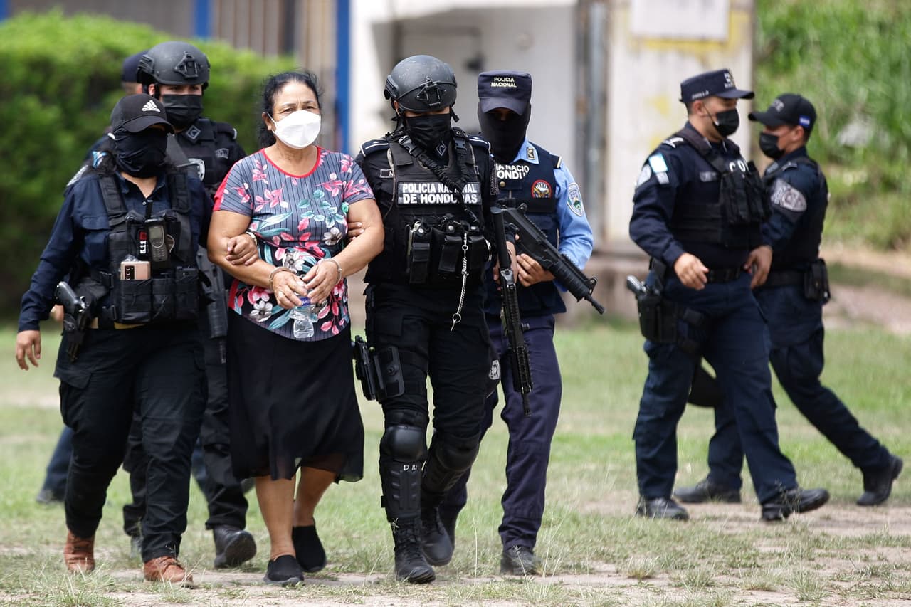 Continúan los operativos de búsqueda de otro de sus hijos, Juan Carlos Montes Bobadilla, también buscado en EEUU mientras que su tercer hijo, Noe Montes Bobadilla, ya fue sentenciado por narcotráfico.