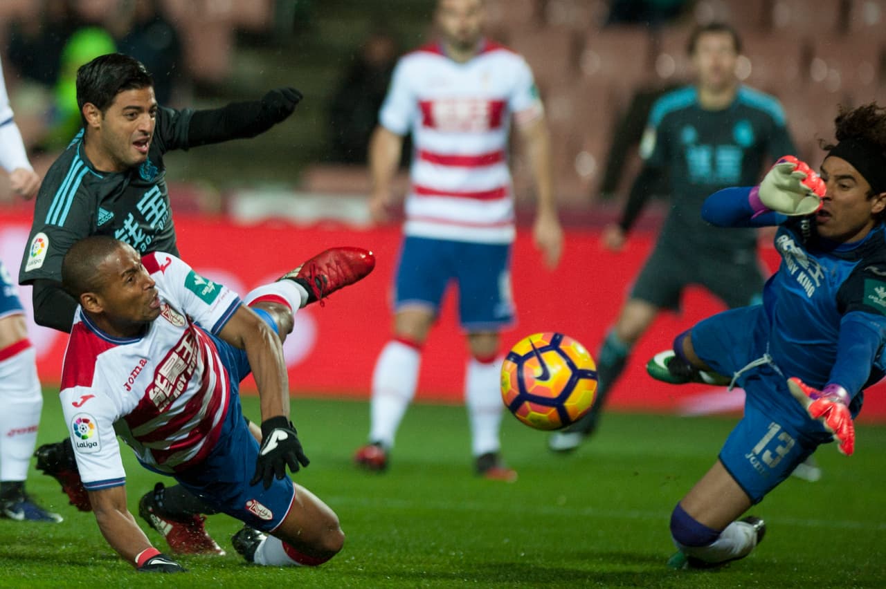 Vela venció a Ochoa, en duelo de mexicanos la Real Sociedad se impuso al Granada