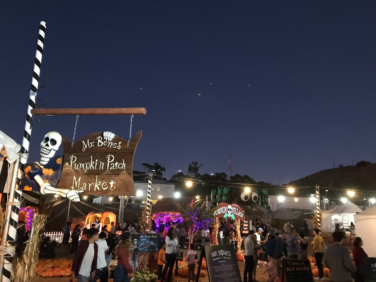 No olvides visitar el pumpkin patch más cercano a tu casa para encontrar la calabaza perfecta para tus decoraciones de Halloween.