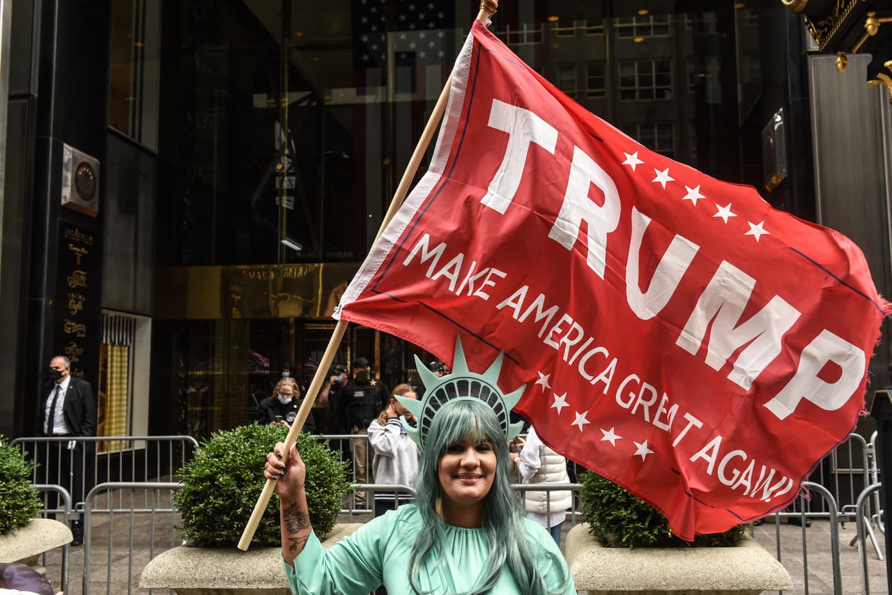 El grupo que apoya la reelección de 
<a href="https://www.univision.com/temas/donald-trump">Trump</a> iniciaron su recorrido en Long Island. La manifestación de apoyo se da luego de que el mandatario resultó positivo de 
<a href="https://www.univision.com/temas/coronavirus">coronavirus</a>.
