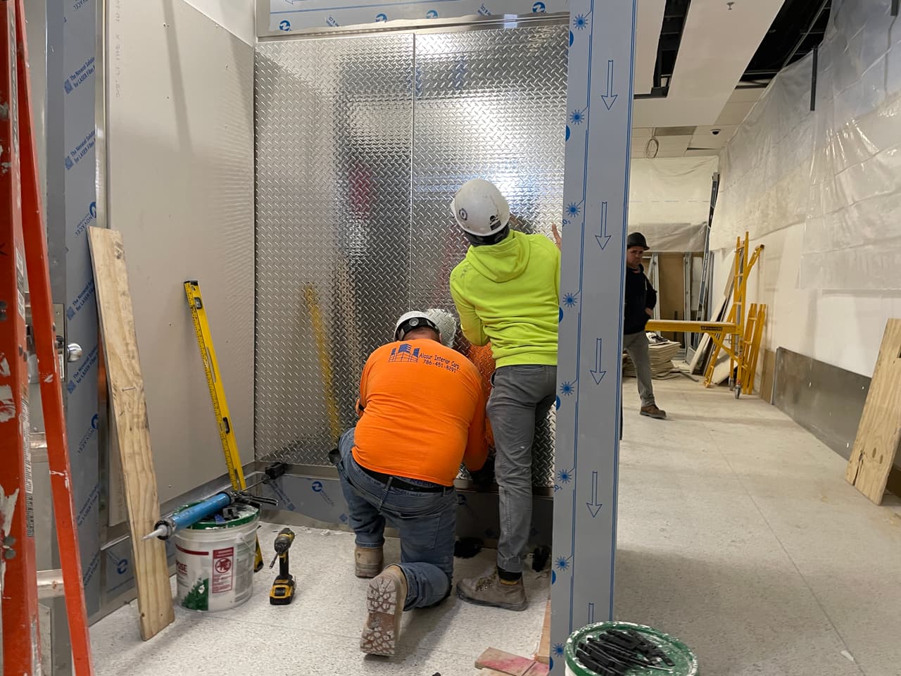 Univision 23 tuvo acceso exclusivo a zonas en las que se hacen reparaciones.