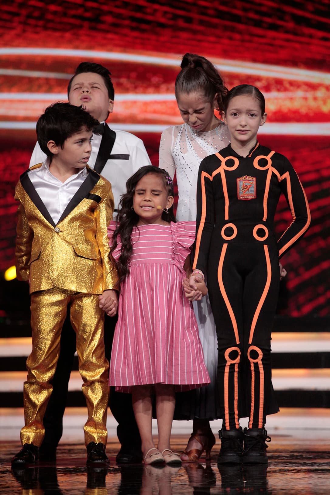 Kevin, Ramón, Valeria, Beba y Sofía decidieron cerrar los ojos antes de escuchar a Galilea Montijo decir quién sería el escuadrón eliminado de la noche.