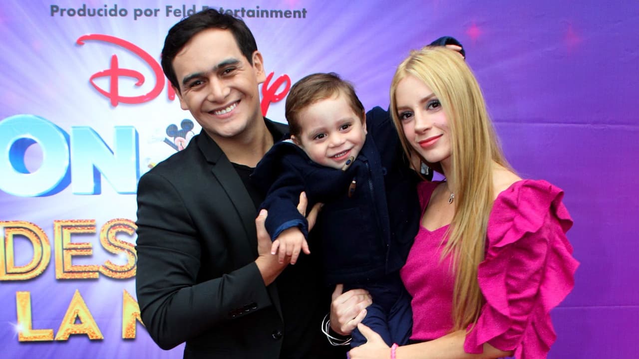 Julián Figueroa junto a su familia.