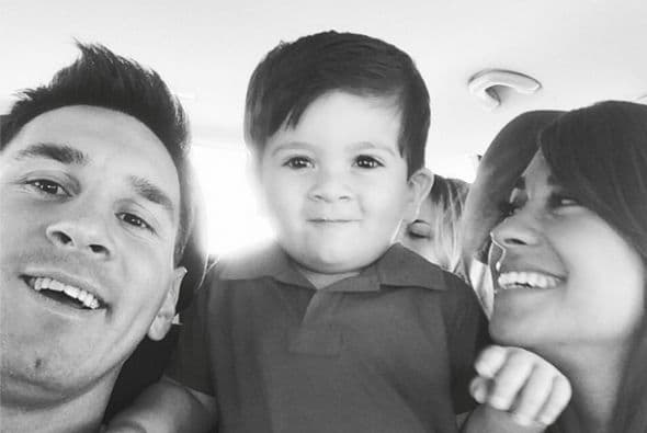 El 2 de noviembre de 2012, Lionel Messi y Antonella Roccuzzo co le dieron la bienvenida Thiago, su primer hijo. A este bebé le siguió el pequeño Mateo, quien nació el 11 de septiembre de 2015.