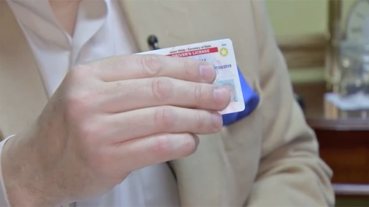 <h3 class="cms-H3-H3">¿En qué casos no necesitas una Real ID?</h3>
<br>Las autoridades indican que no necesitas una Real ID en los siguientes casos:
<br>Si tienes un pasaporte válido.
<br>Si no viajas dentro de Estados Unidos en avión. 
<br>Si no visitas bases militares. 
<br>Si no visitas oficinas de gobierno federal. 
<br>