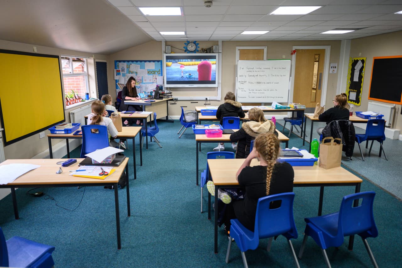 Los estudiantes del Austin ISD que participan en el aprendizaje presencial recibirán desayuno y almuerzo gratis en el salón de clases o en la cafetería conservando la distancia social.