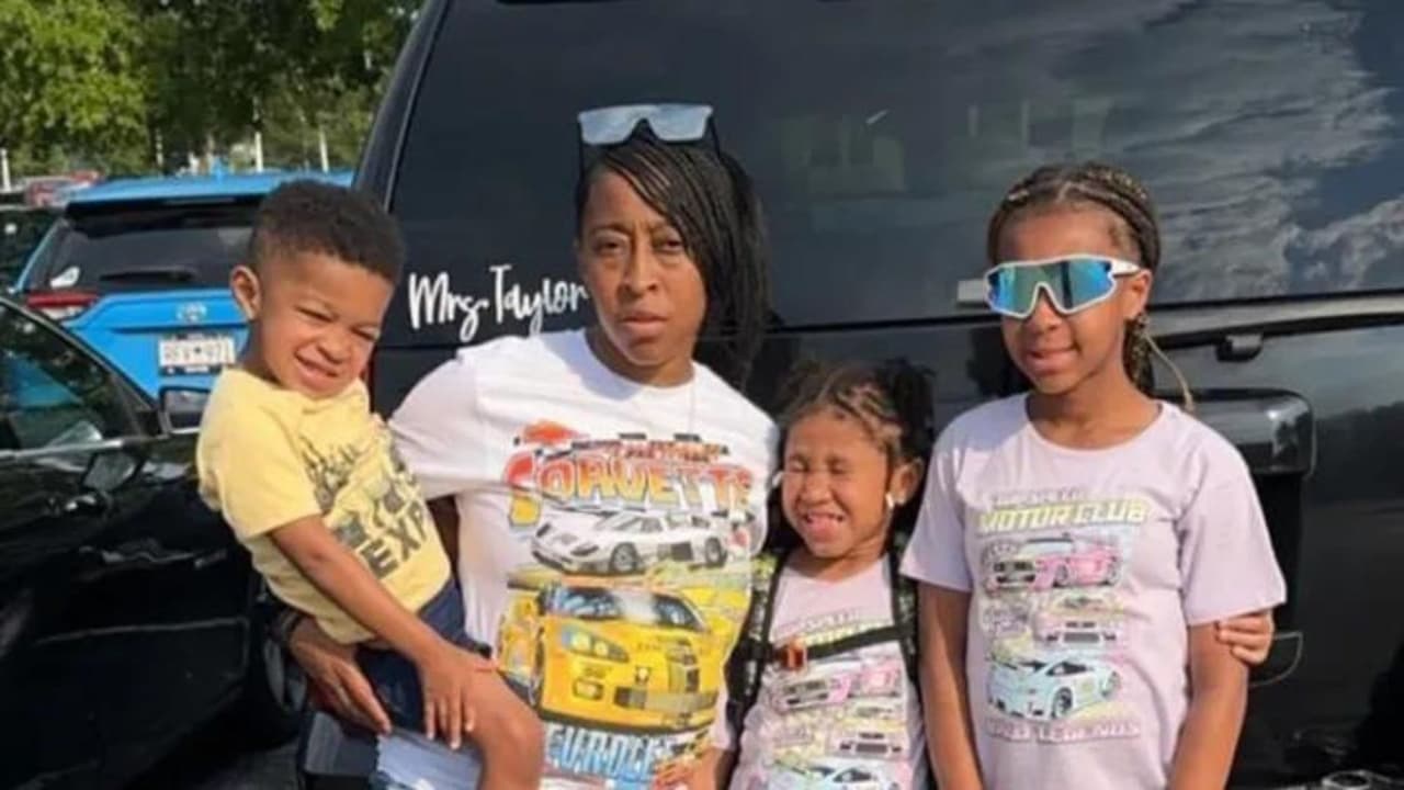 <h2 class="cms-H2-H2">La familia Taylor perdió a sus dos hijos</h2>
<br>
<h3 class="cms-H3-H3">Georgia</h3>
<br>
<br>El 27 de septiembre, durante el huracán Helene en Sandersville, Georgia, la familia Taylor perdió a sus dos hijos menores cuando un árbol cayó sobre su habitación. También perdieron su casa y pertenencias.