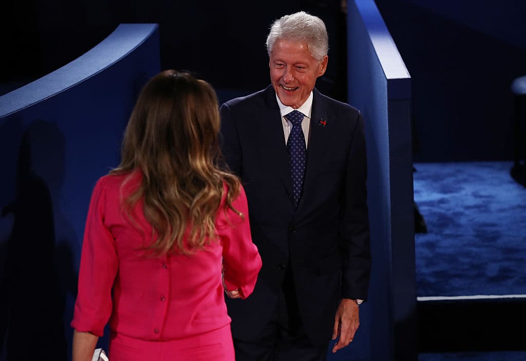 El outfit lo eligió para el segundo debate presidencial que protagonizaron Donald Trump y Hillary Clinton, cuando competían por la presidencia de los Estados Unidos.
