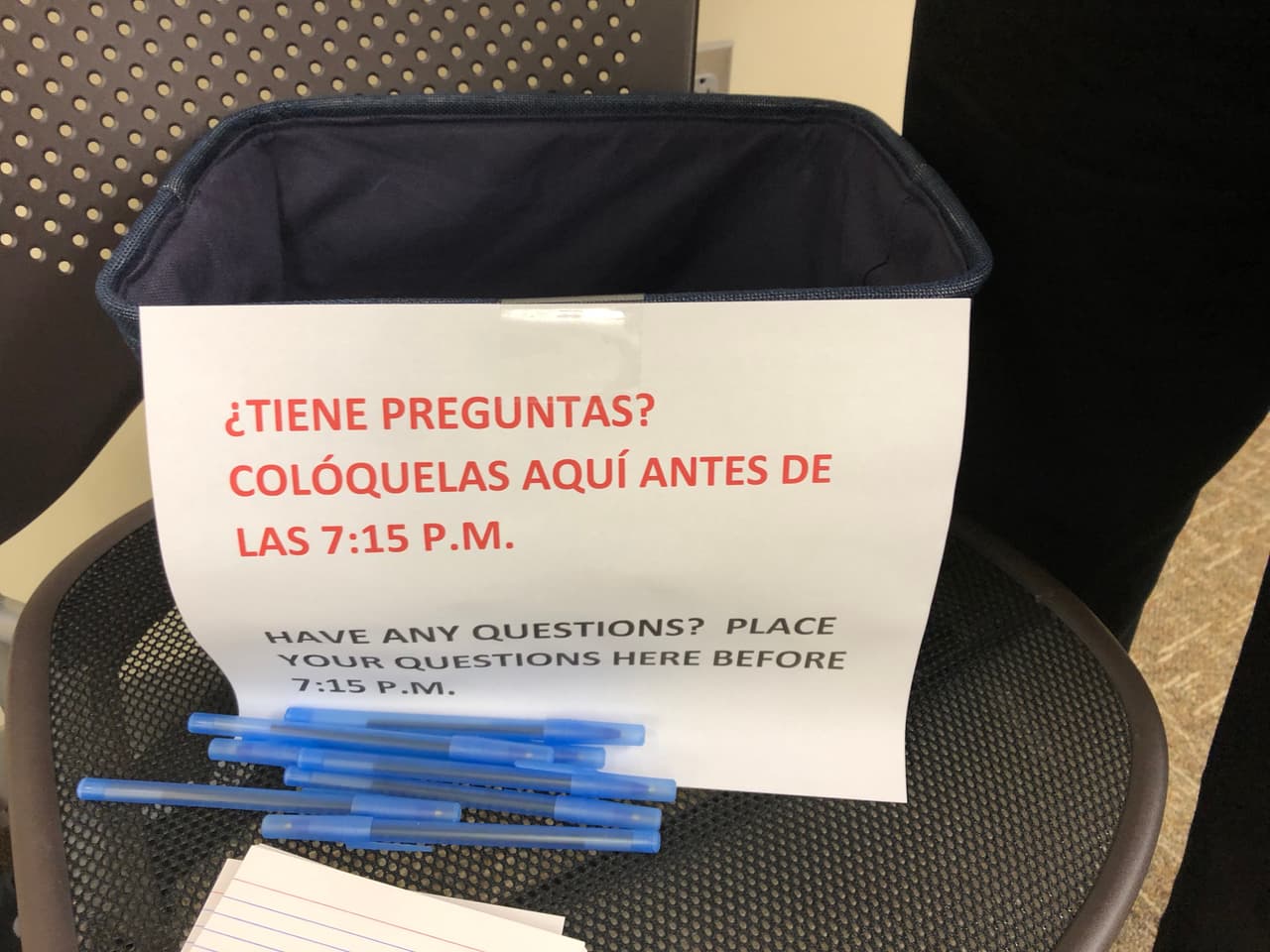 El público hizo preguntas a los candidatos sobre cómo se van a integrar a la comunidad hispana.