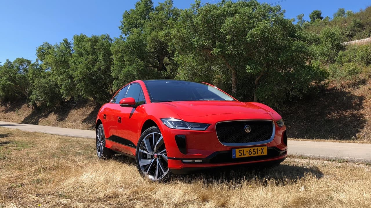 <h3 class="cms-h3-H3"><a href="https://www.univision.com/noticias/pruebas-de-manejo/el-destino-nos-alcanzo-probamos-la-i-pace-la-primera-camioneta-electrica-de-jaguar" target="_blank">Jaguar I-Pace 2019</a></h3>
<br>El primer modelo 100% eléctrico de Jaguar llegó causando una impresioòn muy favorable entre los medios especializados, y Univision Autos no fue la excepción. Después de pasar varios días en el Algarve portugués probando la crossover I-Pace en vías con y sin asfalto, así como en las pistas del 
<b>Circuito Internacional del Algarve</b>, 
<b>Simón Gómez </b>concluyó que la I-Pace le da 
<b>una tonelada de credibilidad al futuro mismo del auto eléctrico</b>. Enteraté por qué visitando su 
<a href="https://www.univision.com/noticias/pruebas-de-manejo/el-destino-nos-alcanzo-probamos-la-i-pace-la-primera-camioneta-electrica-de-jaguar" target="_blank">prueba de manejo</a>.