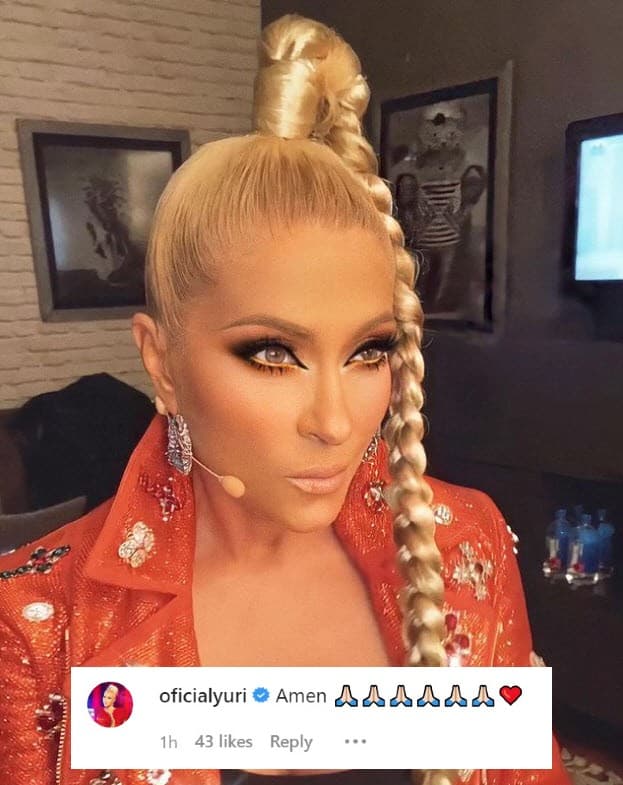 <b>Yuri</b> se unió a la cadena de condolencias.