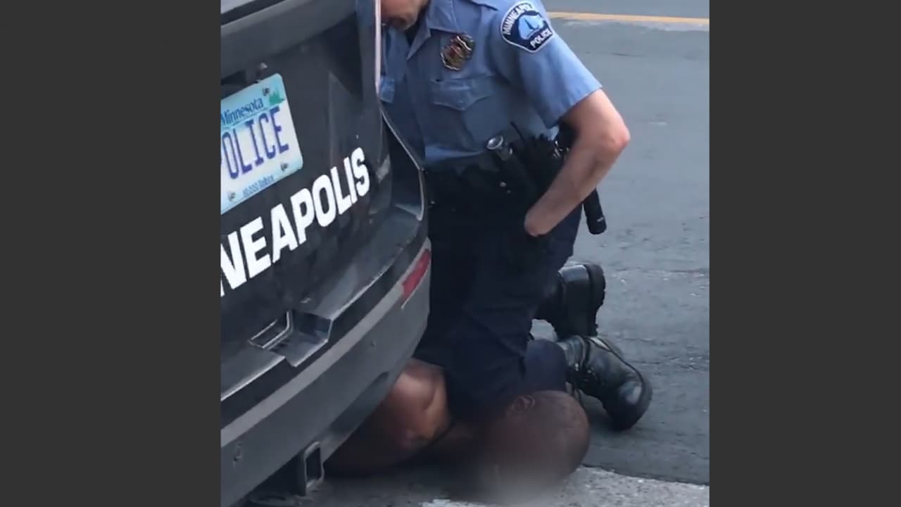 Despiden a cuatro policías tras video que muestra cómo asfixian al afroestadounidense George Floyd durante su arresto