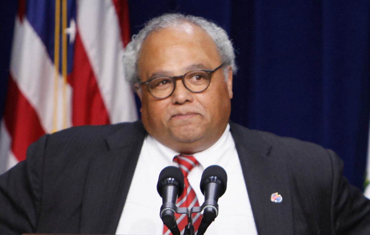 <b>Dr. Eric Goosby, experto en enfermedades infecciosas y profesor en la Facultad de Medicina de la Universidad de California</b>. Durante la administración Clinton fue el director fundador del programa de VIH/SIDA más grande financiado con fondos federales.