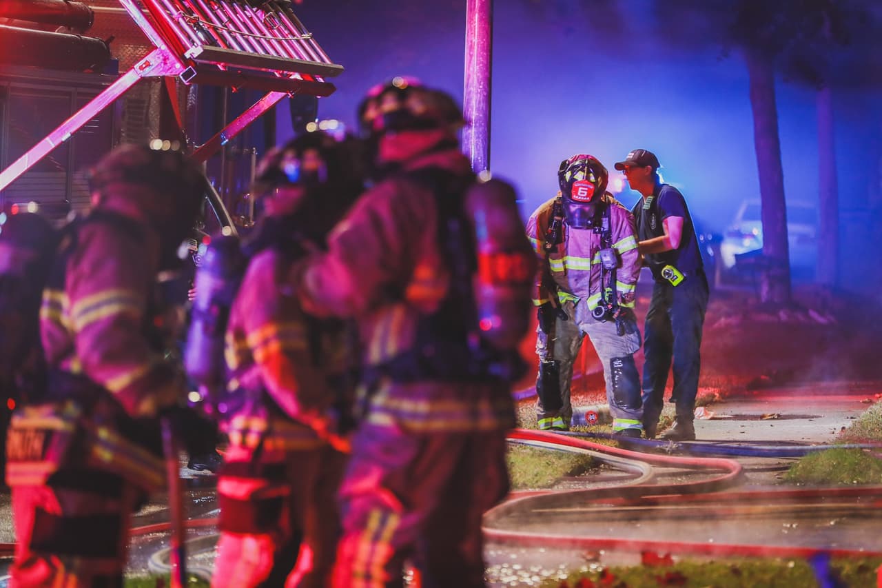 Gracias a la rápida intervención de los bomberos de Cy-Fair, se logró controlar el fuego.