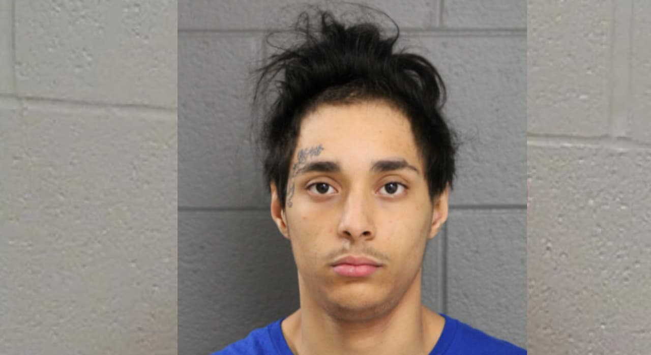 Joven de 21 años es detenido por portación de armas y darse a la fuga en Chicago