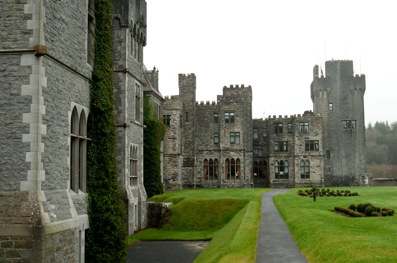 Será su tercera aparición pública, pero la primera en la que le tocará enfrentar la atención de los medios y las órdenes de la reina sin tener a su esposo al lado.