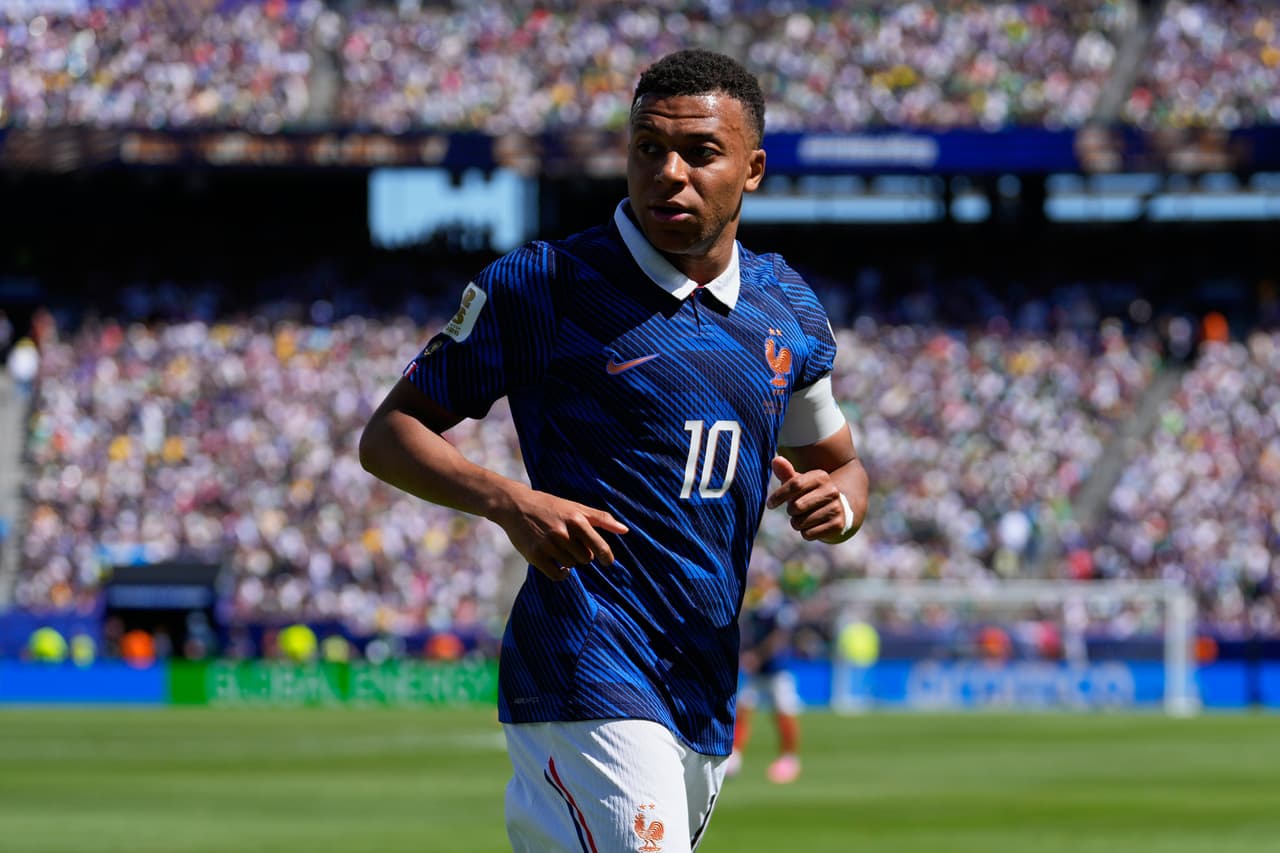 Kylian Mbappé, de Francia, durante el partido de fútbol del Grupo I de la Copa del Mundo entre Francia y Senegal en East Rutherford.