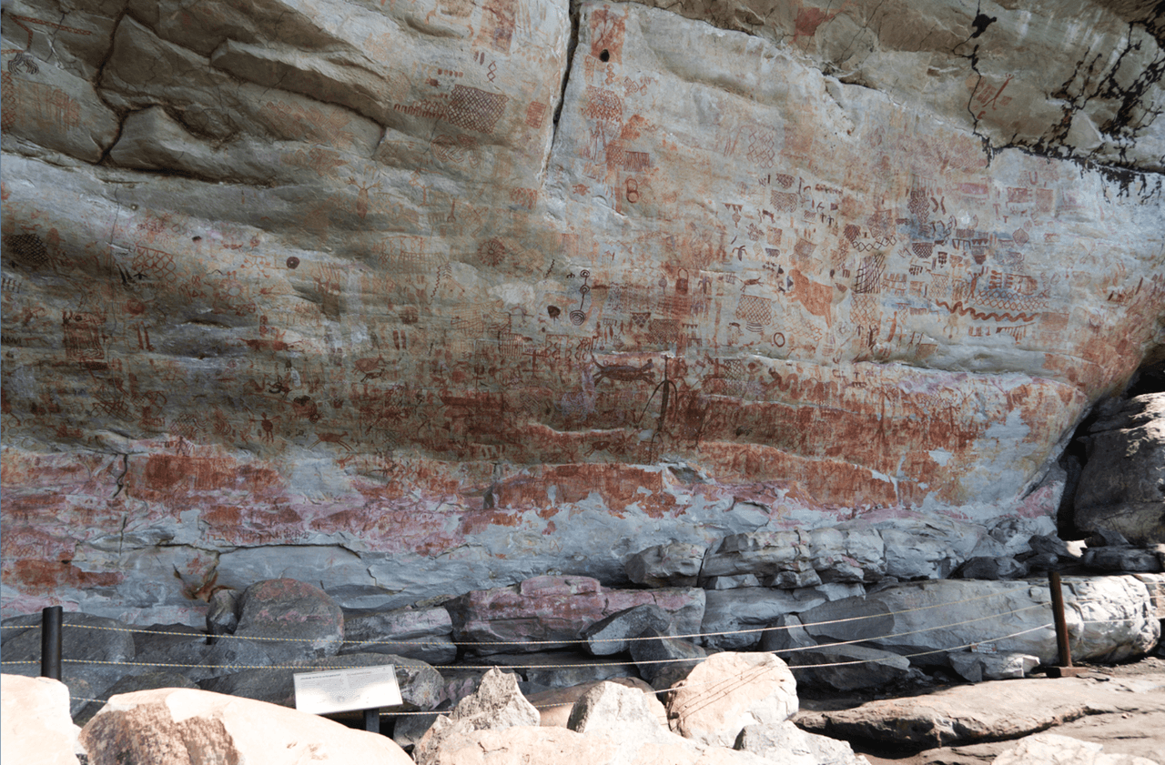 Mural de pinturas rupestres en Nuevo Tolima, a unos 40 kilometros de San Jose del Guaviara.