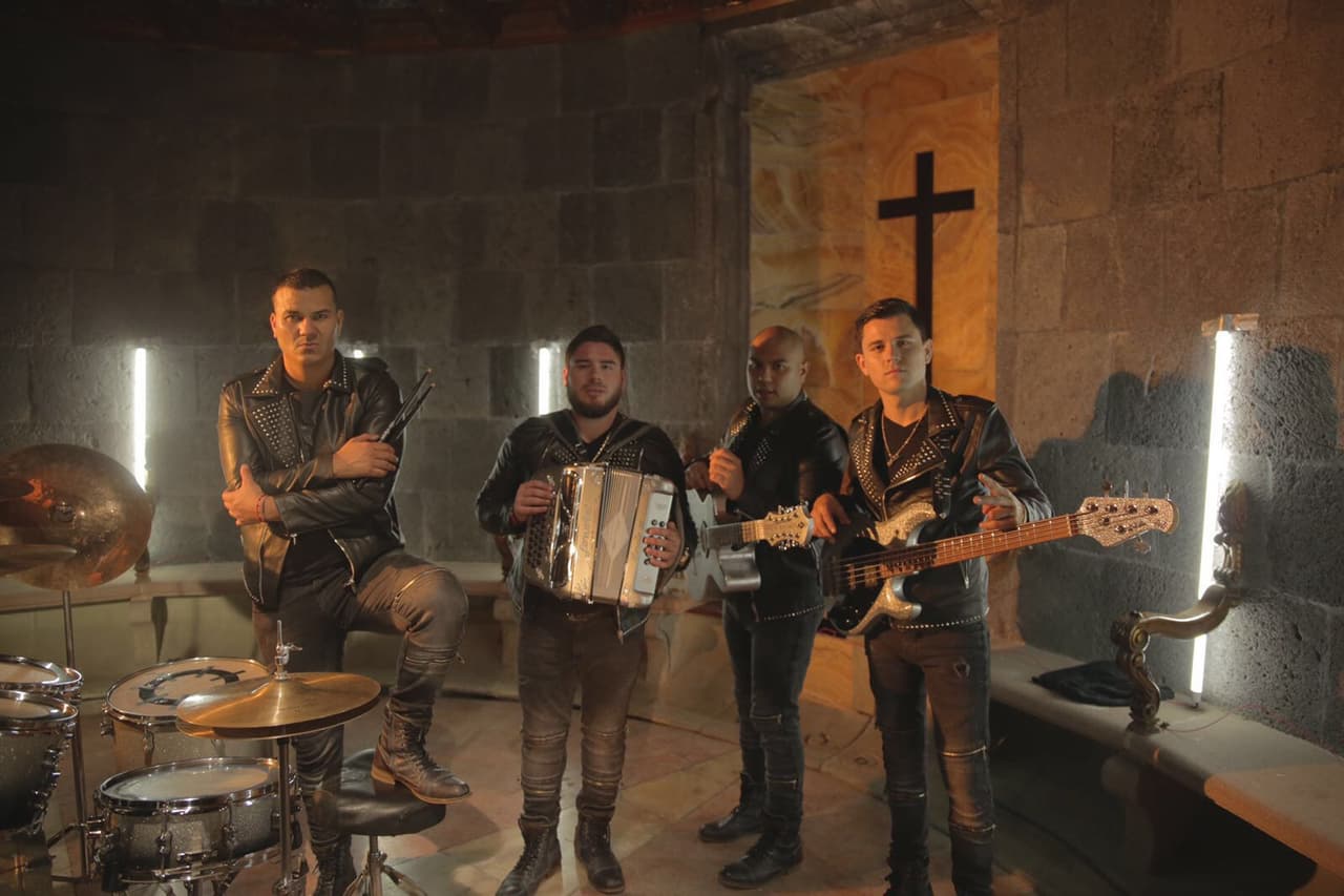 También, se metieron a grabar a sitios poco conocidos del barrio de Tepito, así como en azoteas y callejones de los llamados peligrosos.