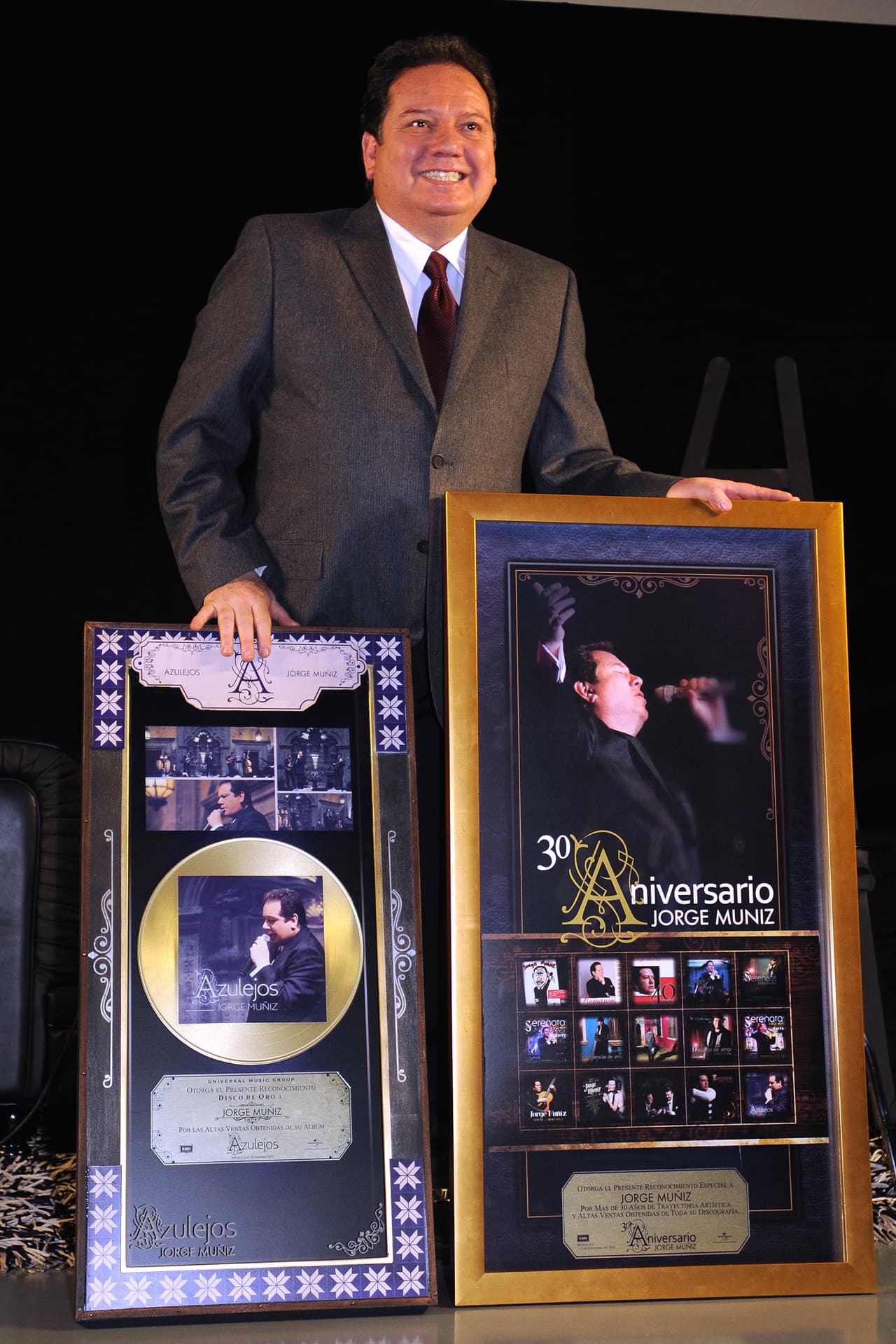 Era un 16 de septiembre, fecha en que los mexicanos festejan su Independencia, por lo que el momento se tornó aún más delicado al estar ante una plaza repleta de personas que notaron cómo el cantante olvidó la letra y cambió alguas estrofas.