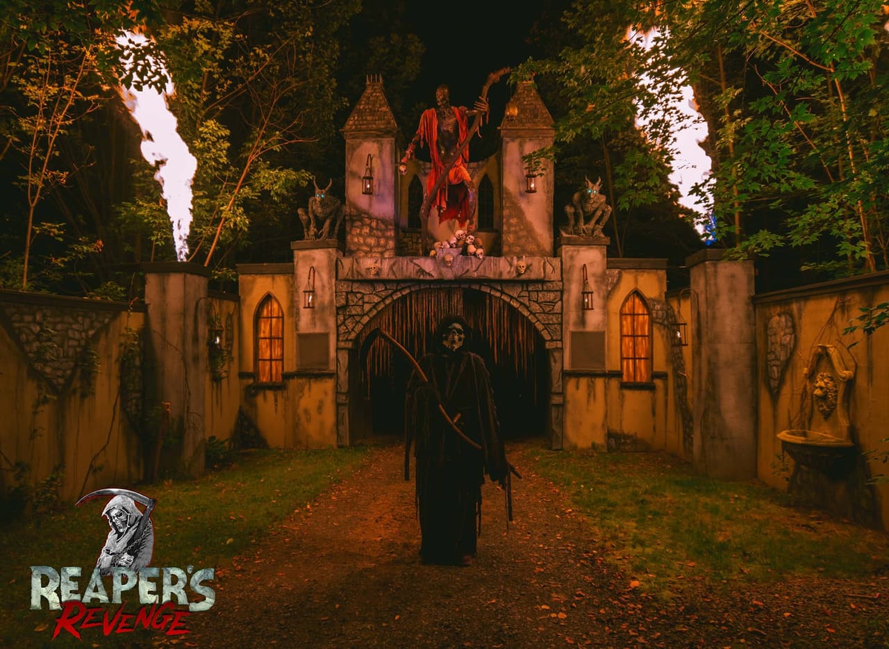 <b><a href="https://reapersrevenge.com/" target="_blank">Reaper’s Revenge (Scranton)</a>: </b>se compone de 60 acres y más de 90 minutos de espanto. Con atracciones como un escalofriante paseo en carruaje, un bosque espeluznante, un laberinto negro como la boca del lobo y el Sector 13 (una aventura postapocalíptica en un páramo), seguramente disfrutarás de todas tus emociones en esta aventura.