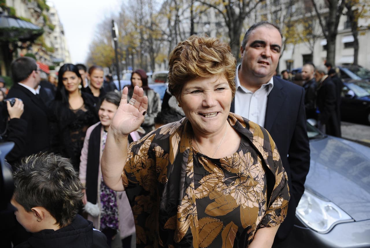 María Dolores es una mujer sencilla, la que pone a su hijo con pies en tierra en medio de su brillante carrera.