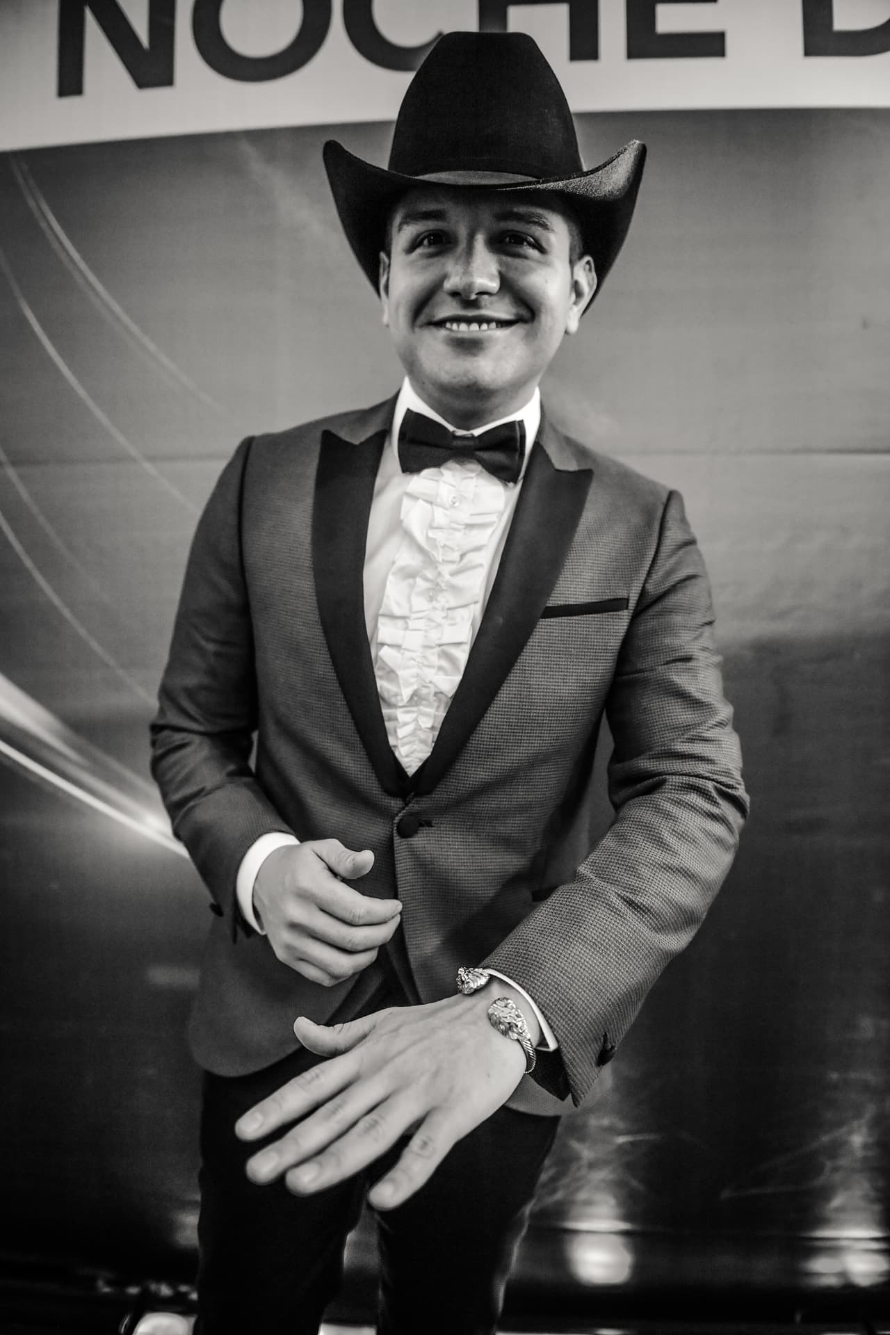 Y explica por qué: "Yo digo que si tu contratas a alguien, te estará vistiendo a su gusto, a la manera de ellos. 
<b>Para mí es importante yo ir a una tienda, yo agarrar las cosas, </b>y ver qué e lo que me gusta". 
<br>