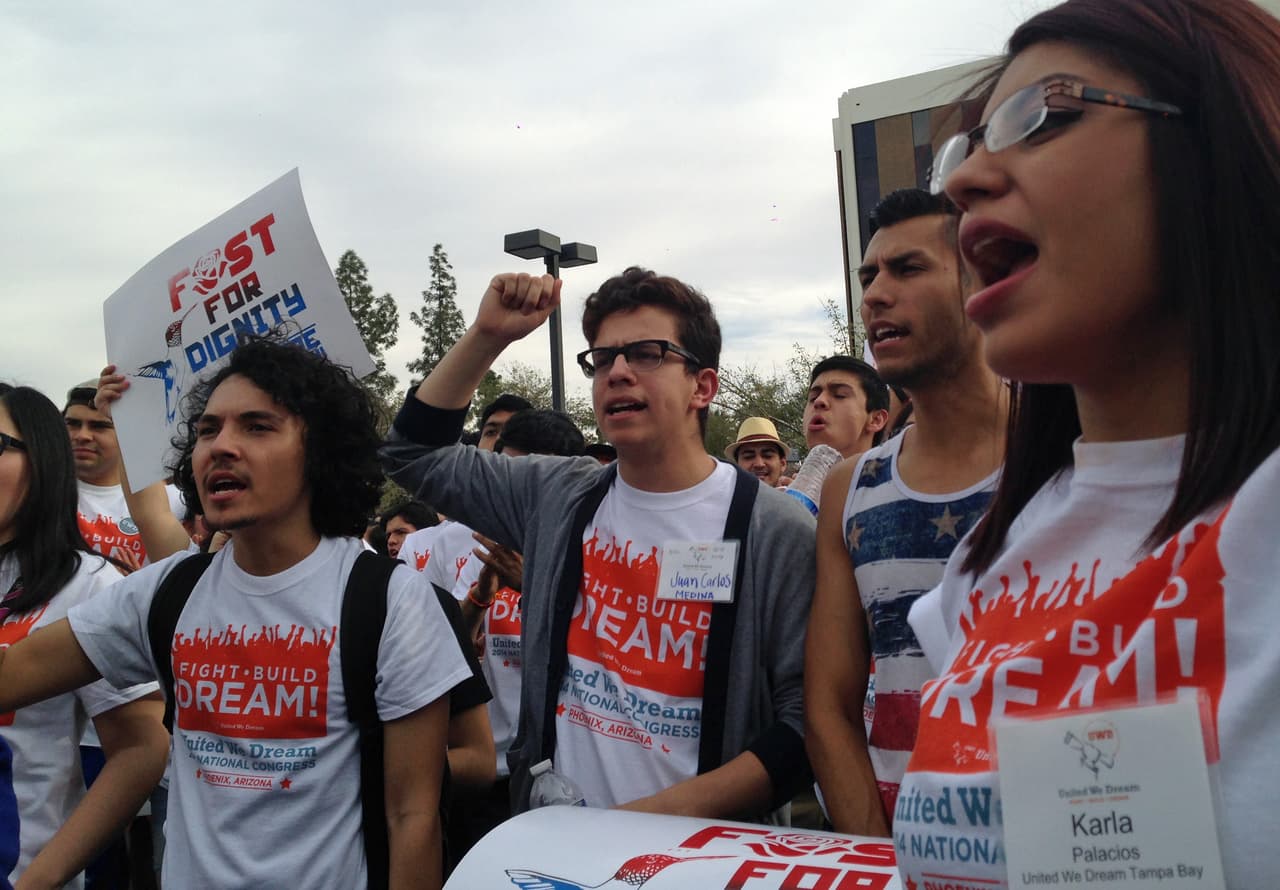 Por qué los 'dreamers' con DACA deben renovar sus permisos de trabajo antes del fallo de la Corte Suprema