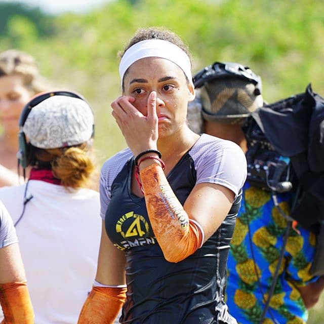 Brenda Kellerman solía utilizar una banda en la cabeza para cubrir su rizada cabellera durante las competencias.