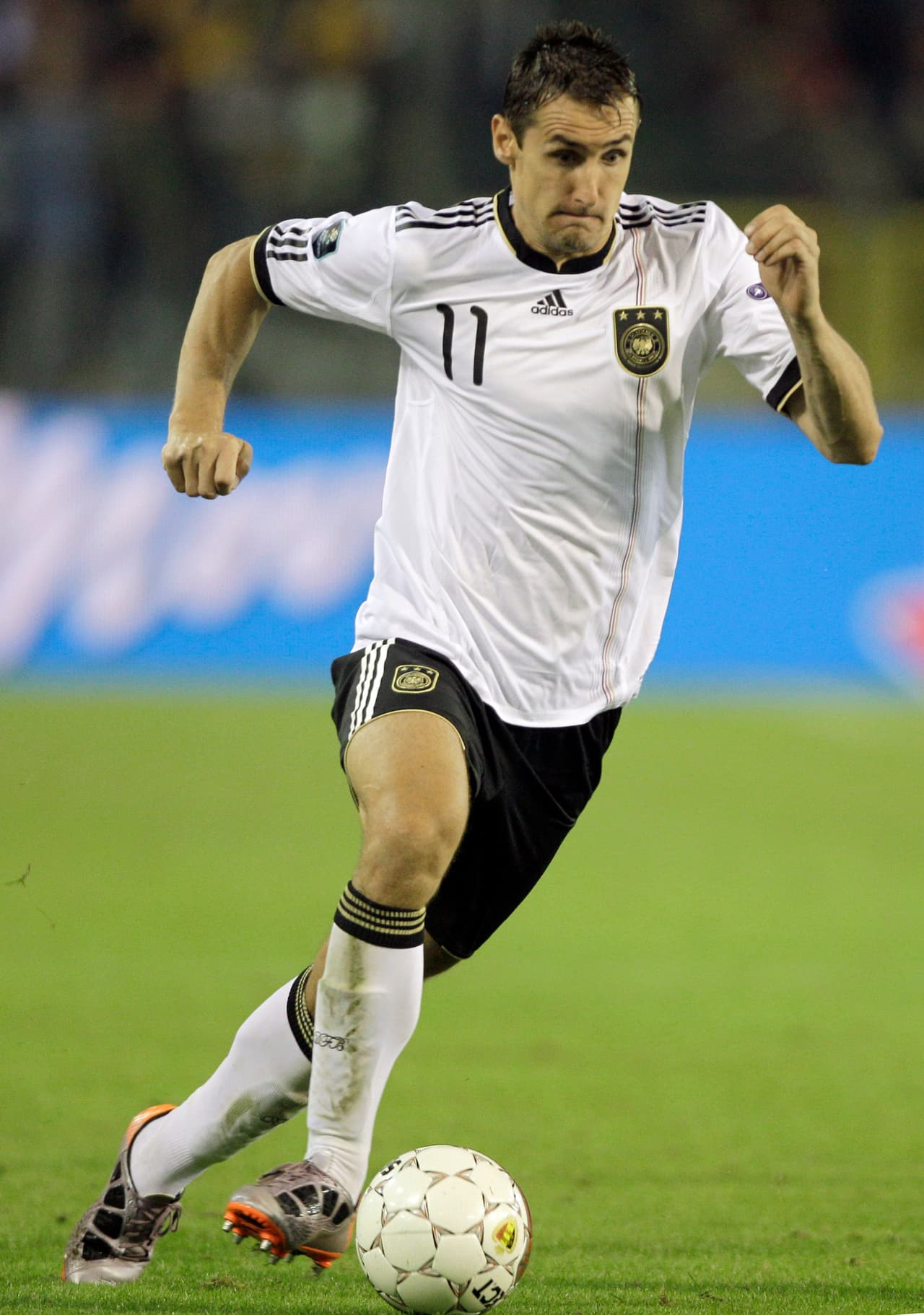 Miroslav Klose, de Alemania, durante el partido de clasificación para la Eurocopa 2012 del Grupo A entre Bélgica y Alemania en Bruselas, el viernes 3 de septiembre de 2010.