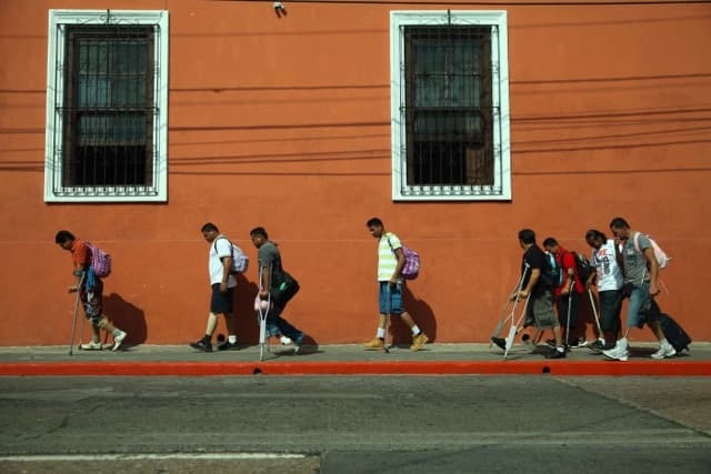 Ellos son ‘Los Mutilados’ y se dirigen a Estados Unidos a reunirse con el presidente y pedirle ayuda.odisea de ‘Los Mutilados’